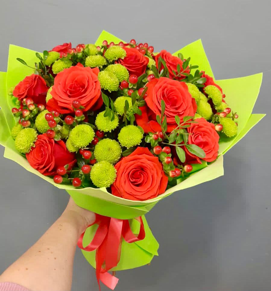 Букет цветов из: Хризантемы и Розы в Кадый
