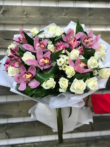 Букет цветов из: Розы и Хризантемы в Кадый
