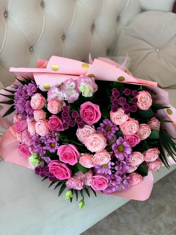 Букет цветов из: Хризантемы, Розы и Лизиантусы в Кадый