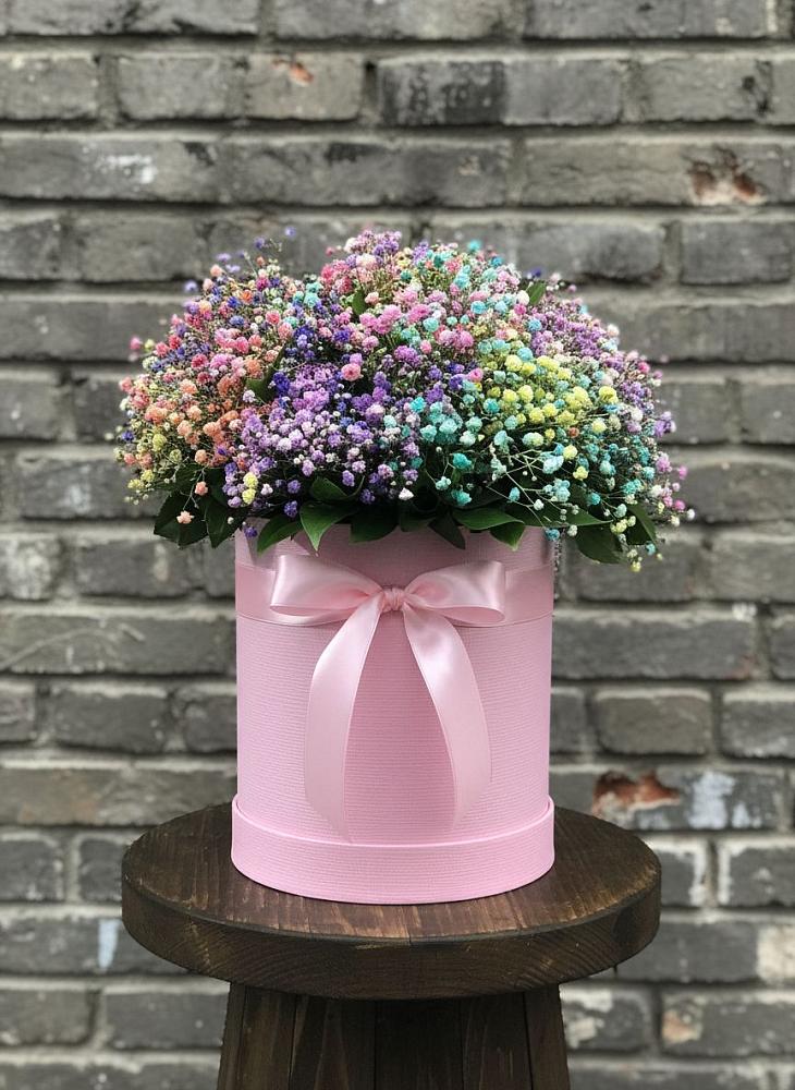 Цветочная композиция из Гипсофила и Розы в шляпной коробке в Кадый
