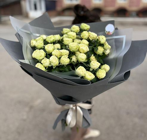 Букет Белые кустовые розы Солинеро в Кадый