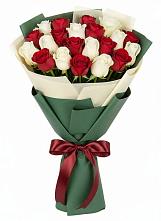 Букет Микс из красных и белых роз в Кадый