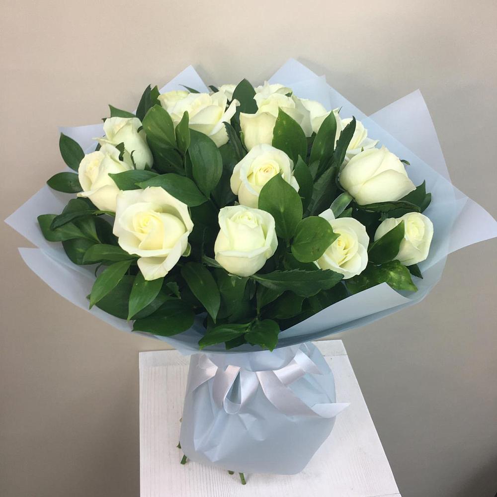 Букет 15 Белых роз Проуд в Кадый