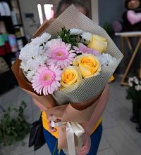 Букет цветов из:  Герберы, Розы и Хризантемы в Кадый