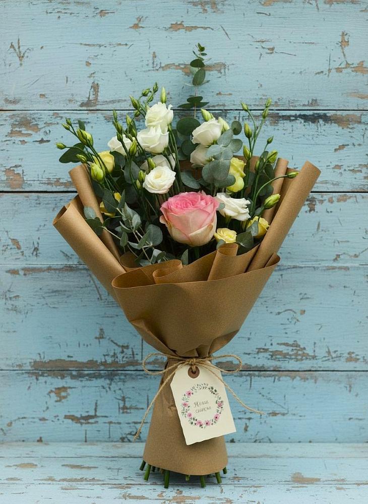 Букет цветов из: Розы и Лизиантусы в Кадый