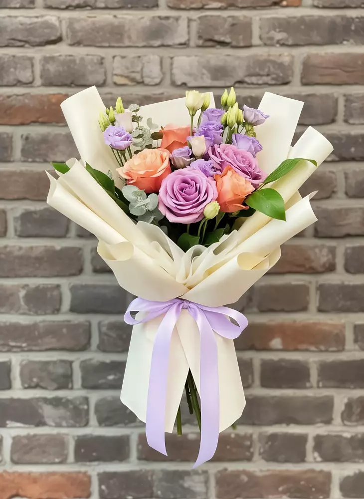 Букет цветов из: Лизиантусы и Розы в Кадый