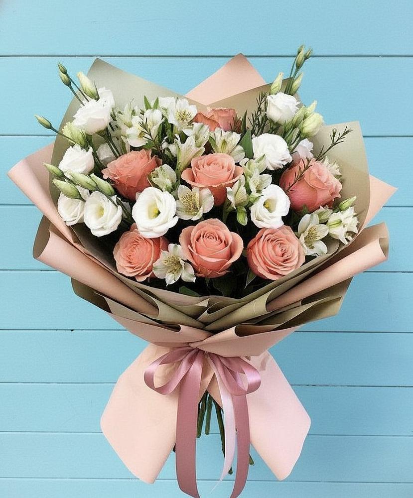 Букет цветов из: Розы, Альстромерии и Лизиантусы в Кадый