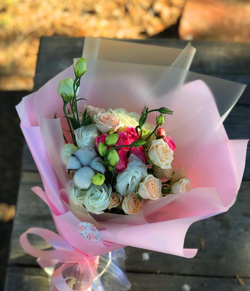 Букет цветов из: Розы и Лизиантусы в Кадый