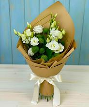 Букет цветов из:  Хризантемы и Лизиантусы в Кадый