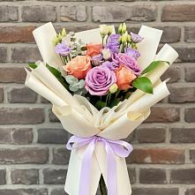 Букет цветов из:  Лизиантусы и Розы в Кадый