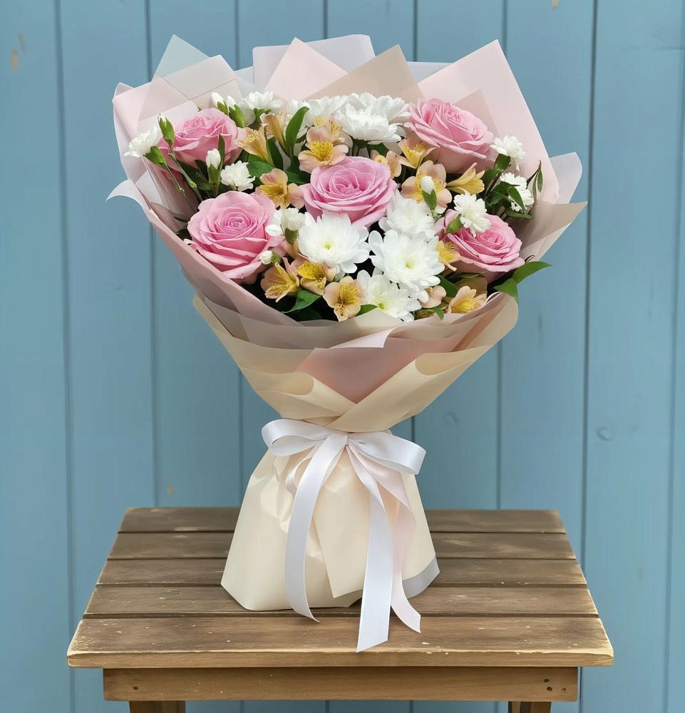 Букет цветов из: Гвоздики, Орхидеи и Розы в Кадый