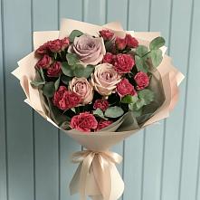 Букет цветов из:  Гвоздики и Розы в Кадый