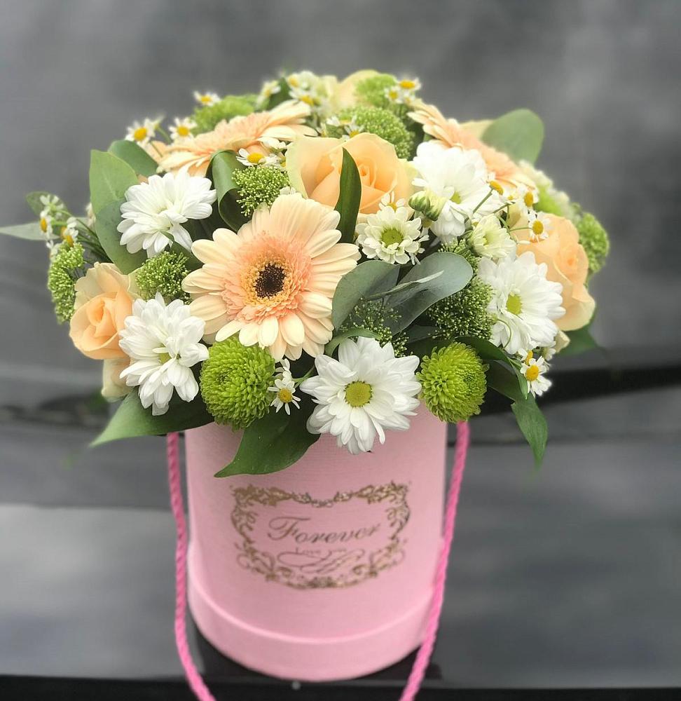 Цветочная композиция из Розы, Герберы и Хризантемы в шляпной коробке в Кадый