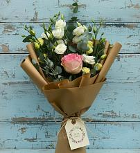 Букет цветов из:  Розы и Лизиантусы в Кадый