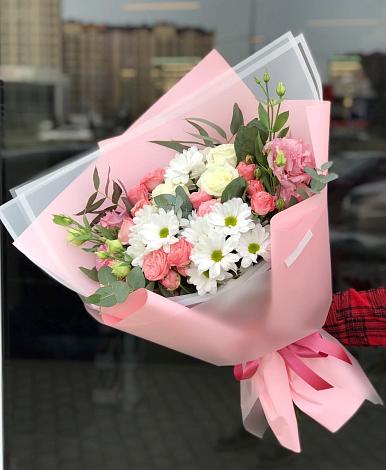 Букет цветов из: Розы, Лизиантусы и Хризантемы в Кадый