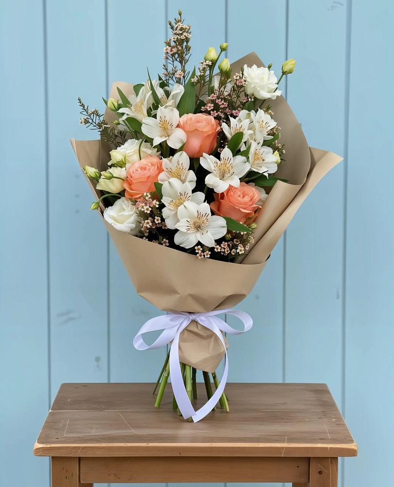 Букет цветов из: Альстромерии, Лизиантусы, Розы и Хризантемы в Кадый